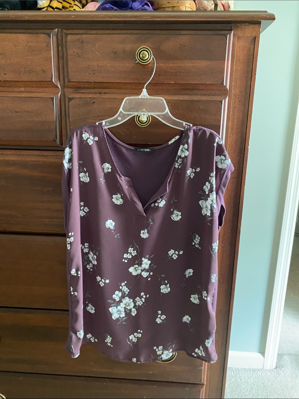 Evereve Plum Floral Notch-Neck Cap Sleeve Blouse
